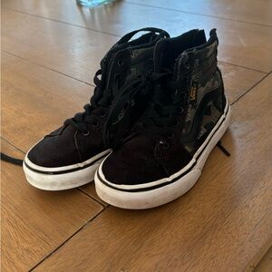 boys size 11, vans black and camo